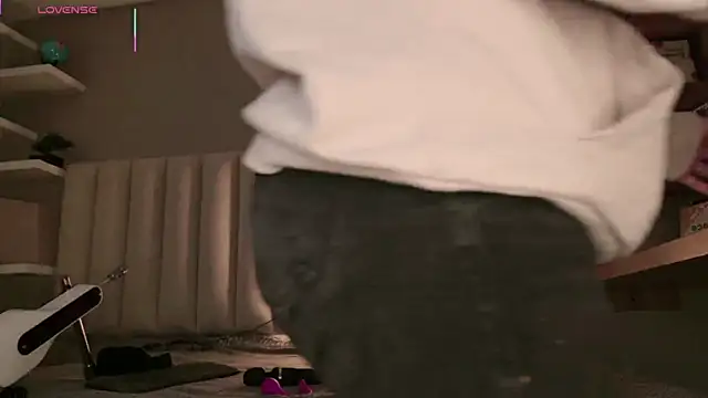 Megan mooree  online show from December 2, 12:18 pm