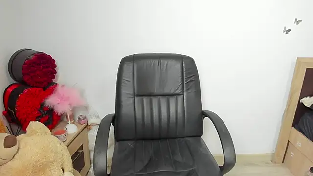 kilenyapatrice online show from April 18, 1:13 pm