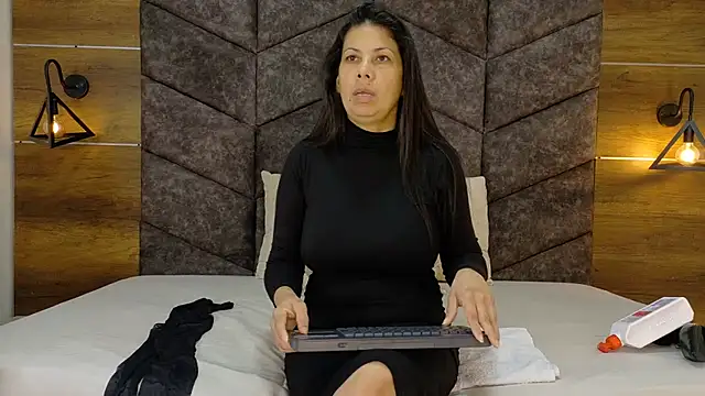 JaylaScott   online show from November 1, 11:47 am