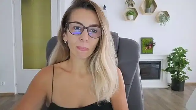 SukyGirl online show from September 17, 10:35 am