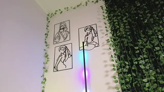 MiaMorgan  online show from December 17, 1:37 pm