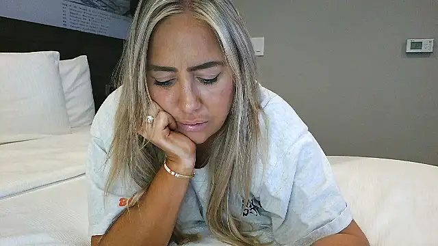 sunshinekisses online show from February 7, 7:07 pm