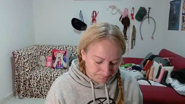 emperabigbootybigass online show from March 17, 12:42 pm