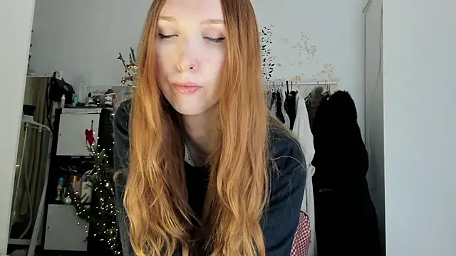 LisaIcon online show from January 7, 9:40 pm