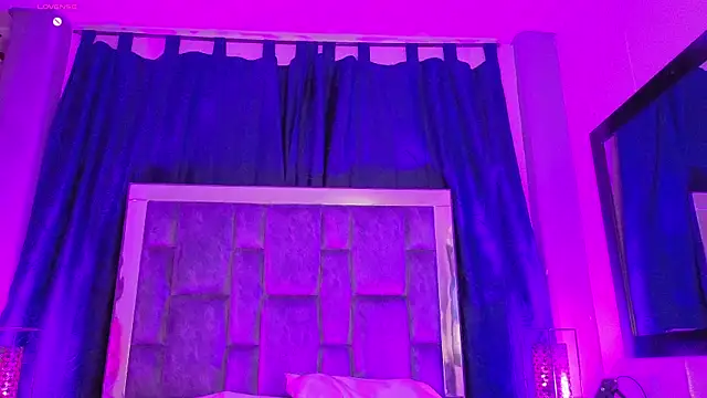 Mia Oxford online show from December 20, 2:54 pm