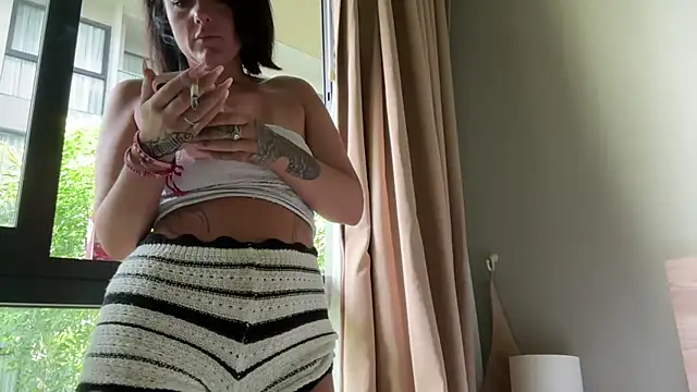 Leylah Linda online show from April 16, 7:30 am