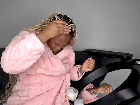 Pearl 00 online show from April 19, 3:01 pm