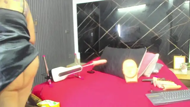 cloee-rabbyt online show from October 10, 11:15 am