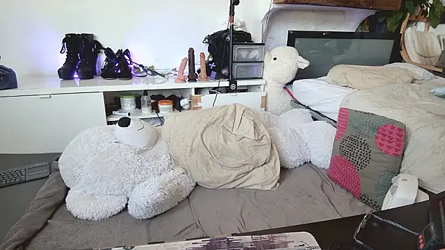 CeriseLapine online show from March 24, 1:27 pm