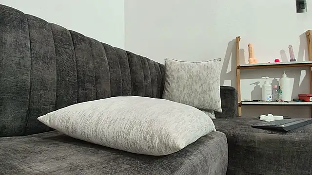 skinny and boyfriend online show from September 25, 4:50 pm