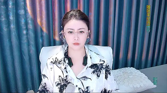 Daisy7 11 online show from November 8, 1:27 pm