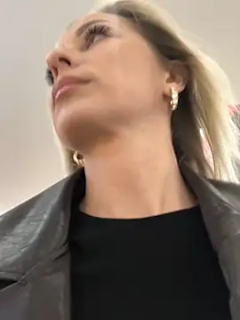 Diamond Bunny  online show from September 28, 4:01 pm