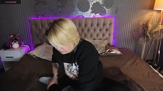 CurlyDreams online show from October 20, 5:32 am