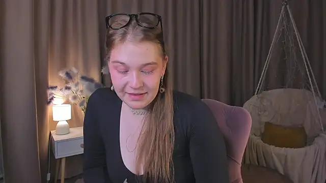 Colleen Blake online show from September 23, 4:27 pm