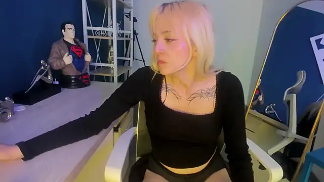 Cloe five online show from October 4, 4:44 pm