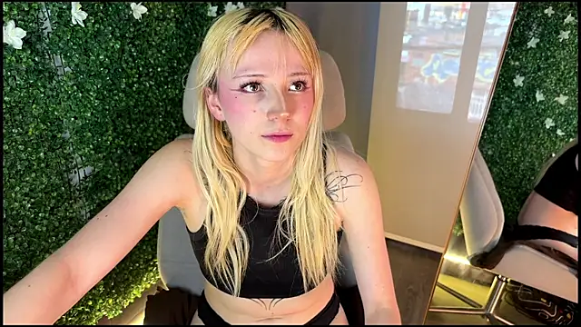 Cloe five online show from September 25, 8:39 pm