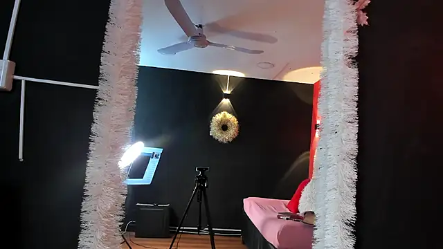 YayaHilton online show from December 23, 5:11 am