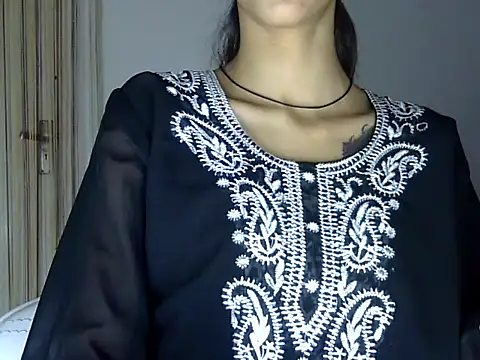 MAAYRA 09 online show from September 20, 1:53 pm