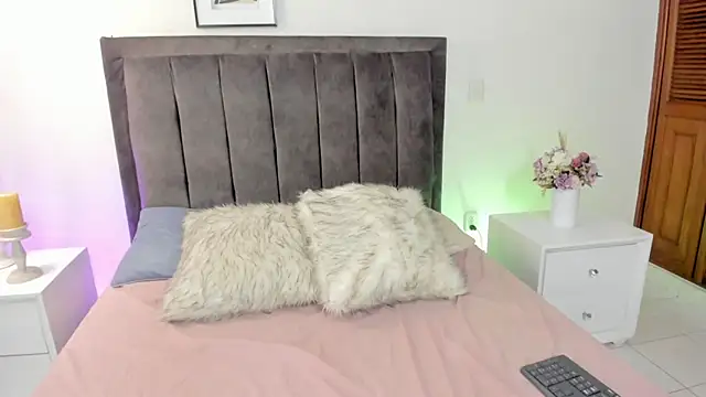 Sophia Clark8 online show from September 15, 7:10 pm