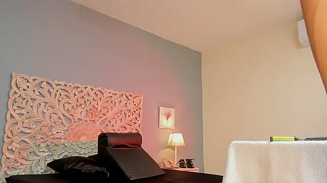 lupeebony online show from October 4, 10:25 pm