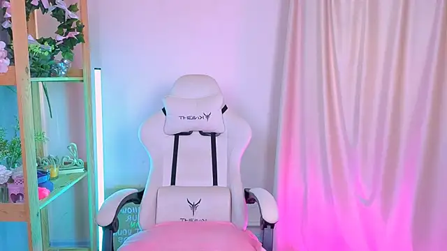 EmmaKeam online show from September 23, 6:55 am