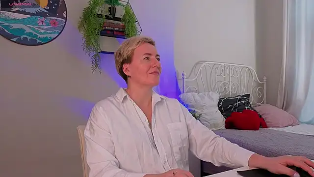 Nika Smit online show from November 8, 10:20 am