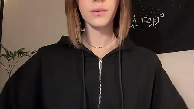 ur molly online show from April 16, 4:57 am