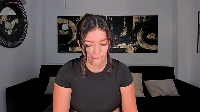 ValeriaRoldanX online show from June 1, 11:45 am