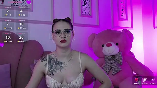 Abby  White online show from September 12, 3:52 pm