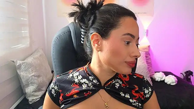 AlessaPears online show from October 19, 1:35 pm