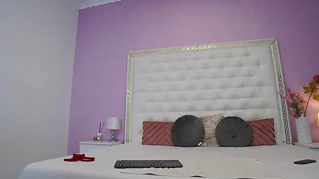 Lenna Paul online show from December 1, 4:49 am