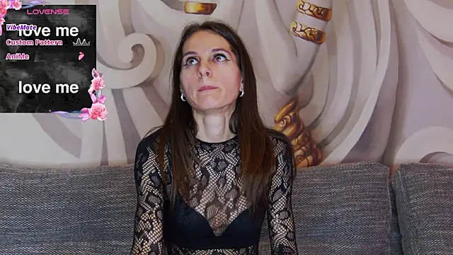 hailey peach online show from February 4, 6:00 pm