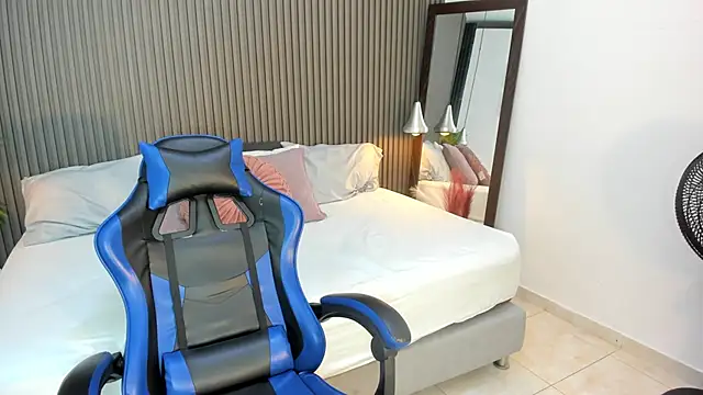 sammybrunette1 online show from April 6, 2:55 am