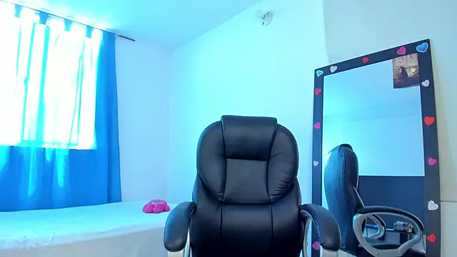 Aleja arango1 online show from March 29, 4:28 pm