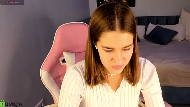 Jennifer Wadee online show from February 6, 11:41 pm