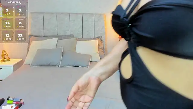 tutu milf online show from February 2, 7:13 pm