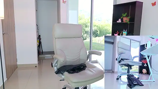 kimberly  online show from April 22, 8:17 pm