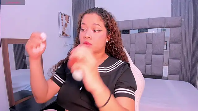 zulyjones online show from October 18, 12:41 pm