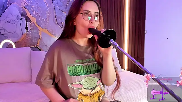 centaurigirl online show from September 15, 3:26 am