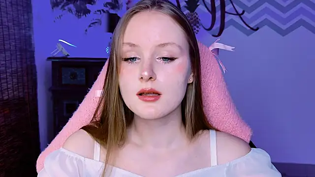 VivienLeeigh online show from October 5, 1:49 pm