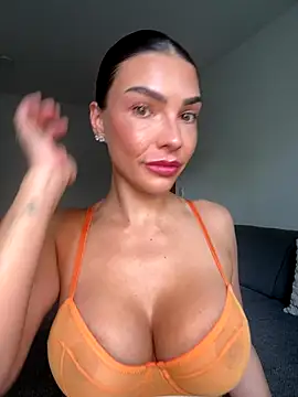 krissiswrld- online show from September 19, 1:10 pm