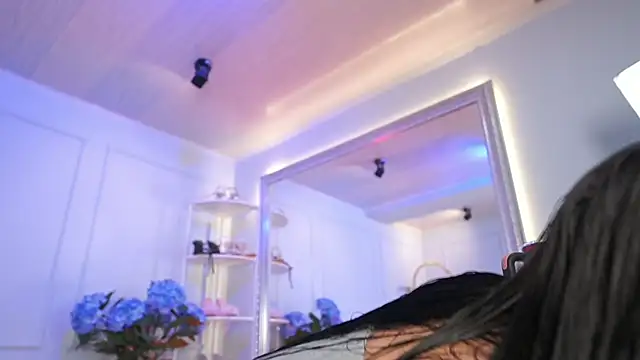 elasummer online show from March 11, 12:31 pm