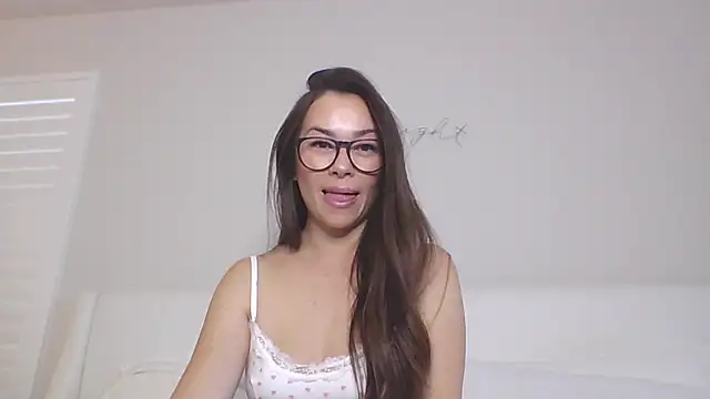 mixedasiangirl online show from November 19, 8:42 pm