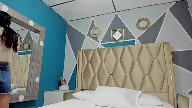 Mia scarlet69 online show from November 13, 12:26 pm