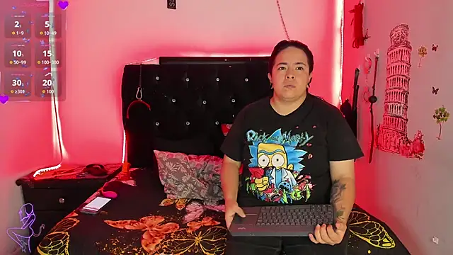 katieeandsharonn online show from April 15, 3:12 pm