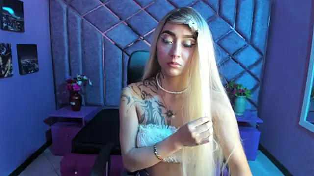 Miaa Thopmson online show from October 3, 9:53 pm