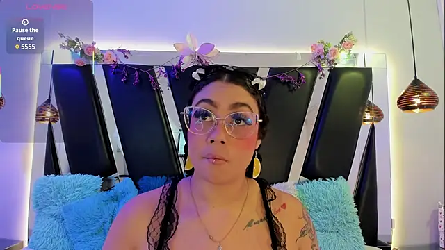 antonelllepiercee online show from April 8, 11:12 am