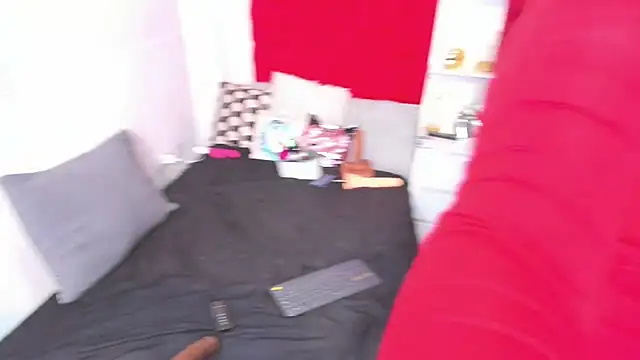 larafoxter online show from February 8, 10:41 am