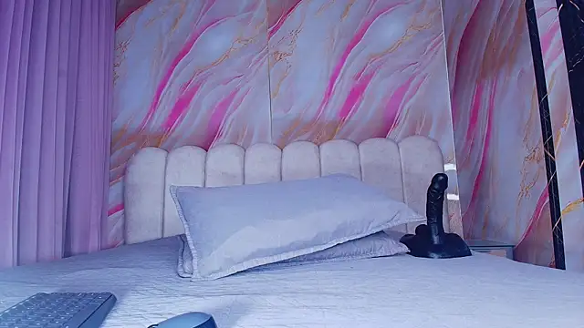 mia stanfort online show from April 6, 7:15 pm