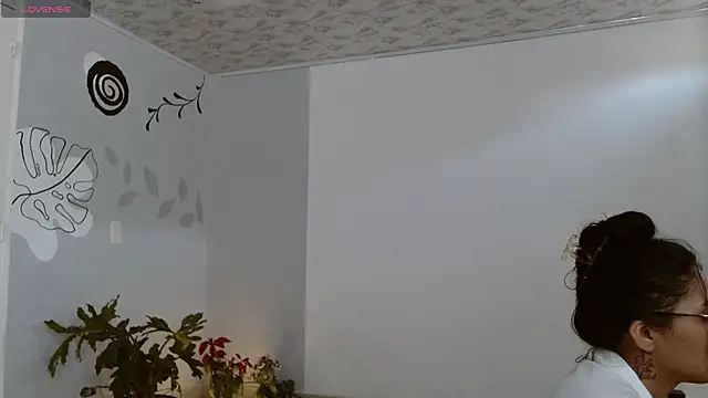 AlessiaVal  online show from December 1, 4:20 pm